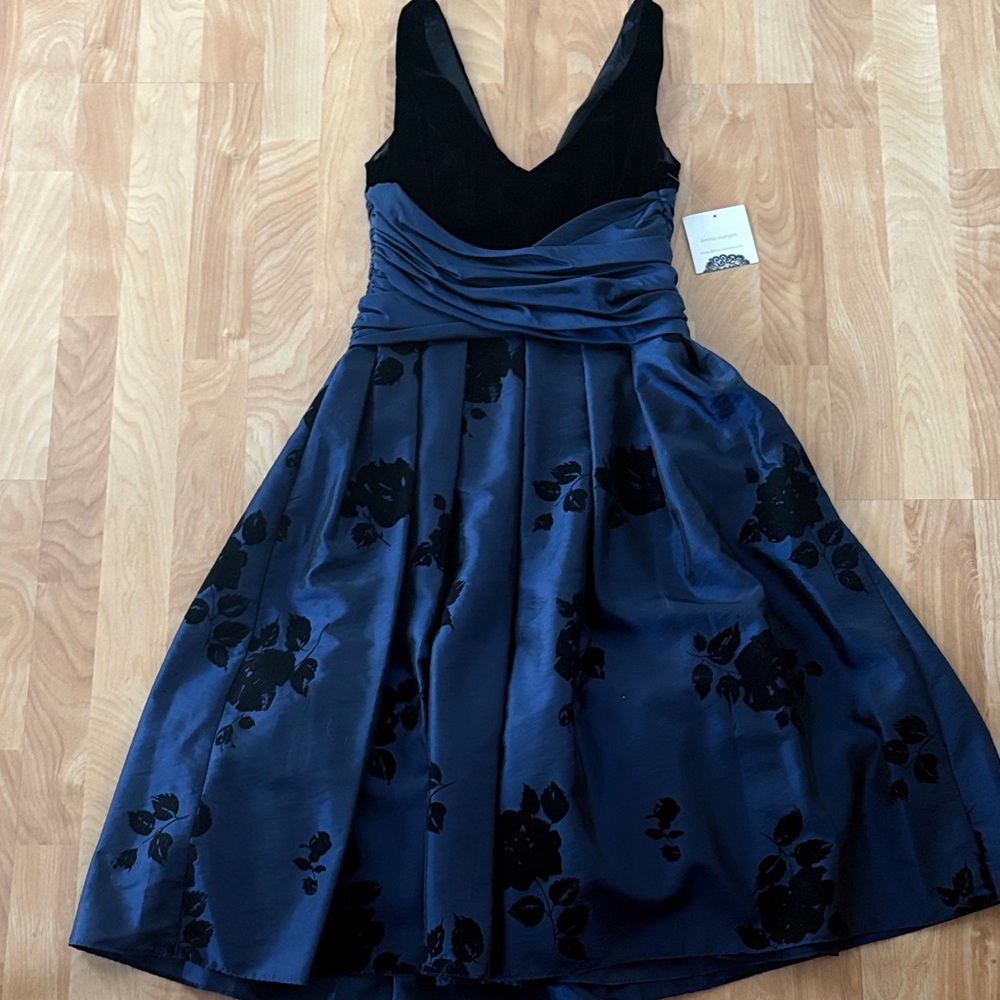 Donna Morgan Black and Blue Velvet v- neck Dress